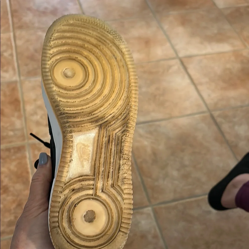 Nike Black and Gold Sneakers with Graphic Heel - Picture 4 of 6